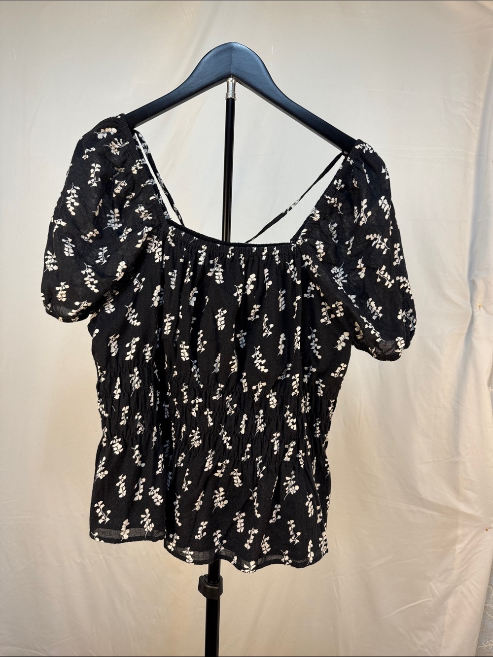 Melrose and Market Black Puff-Sleeve Floral Smocked Top